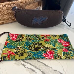 Maui Jim Sunglass Hardshell  Case and Lens Cleaner Drawstring Pouch